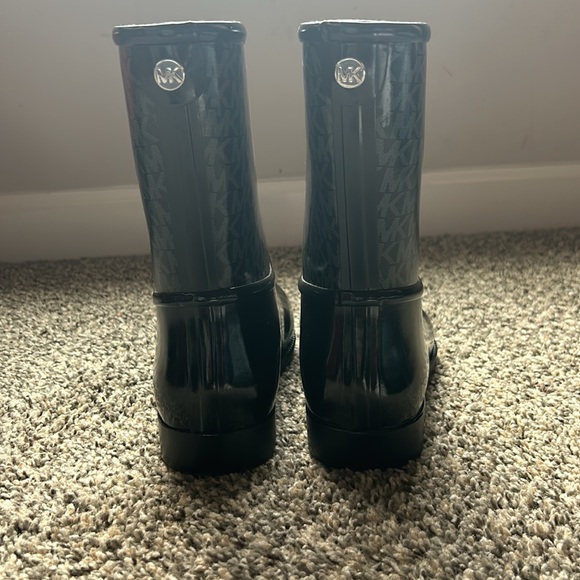 Michael Kors Rainboots - Picture 2 of 5